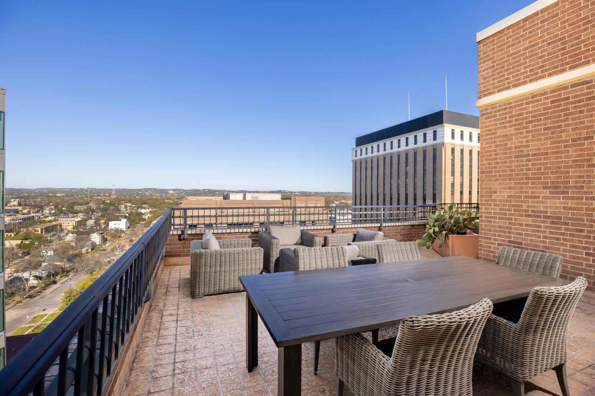 Doubletree Suites By Hilton Austin Downtown Capitol Экстерьер фото